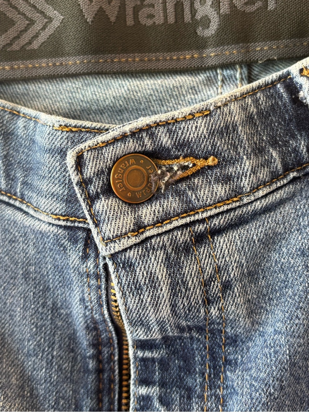 Wrangler Comfort Flex Waistband Regular Fit Jeans 34x32 Medium Wash - Picture 4 of 10
